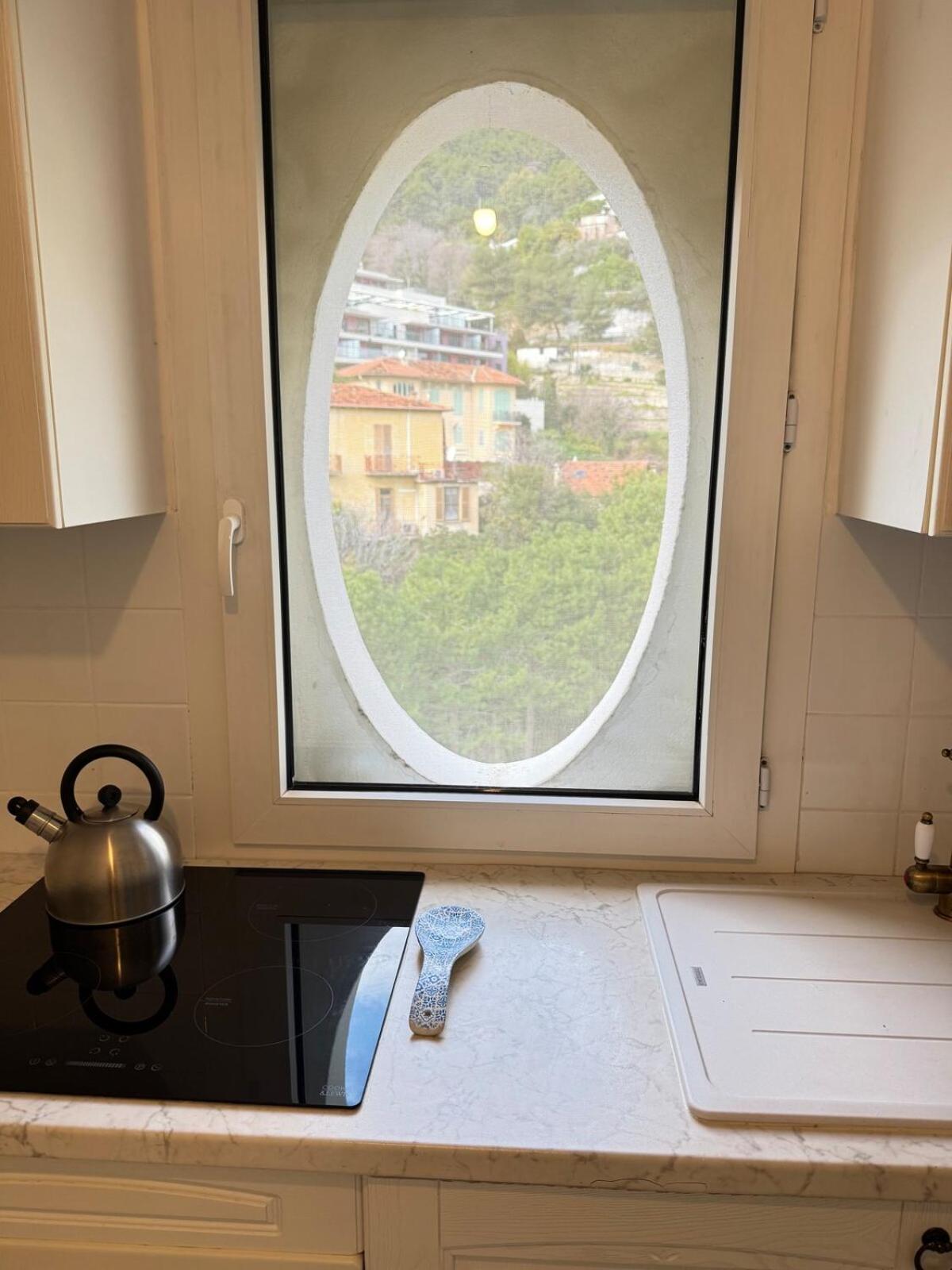New,mountain & Sea View 3 Guests With Private Garage Apartment *
